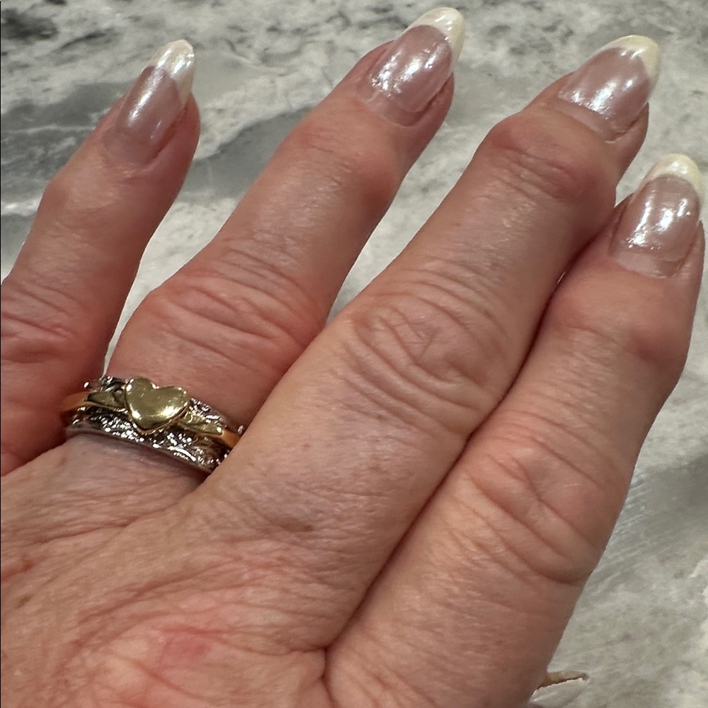 Size 9 Silver Filigree Ring with Gold Heart Band Thumb Ring - Picture 10 of 11